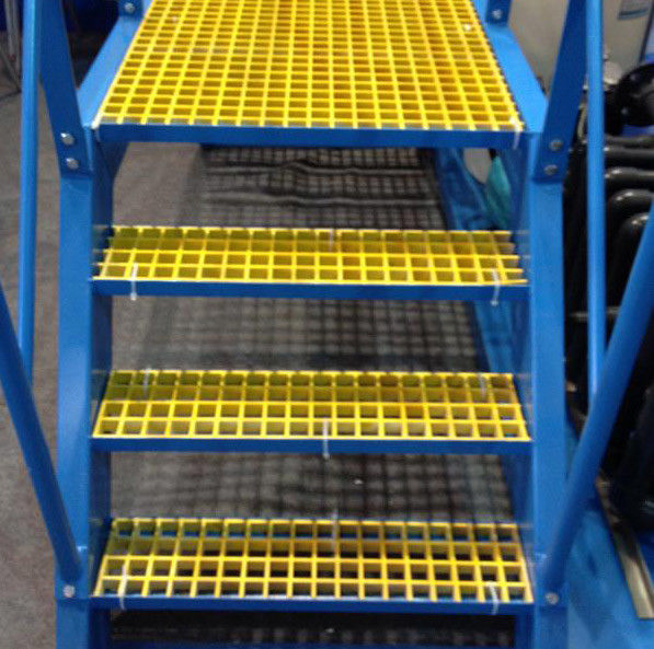 Đường đi bộ màu vàng FRP Tấm lưới sợi thủy tinh chống trượt Kích thước 30 * 30mm