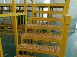 Đường đi bộ màu vàng FRP Tấm lưới sợi thủy tinh chống trượt Kích thước 30 * 30mm