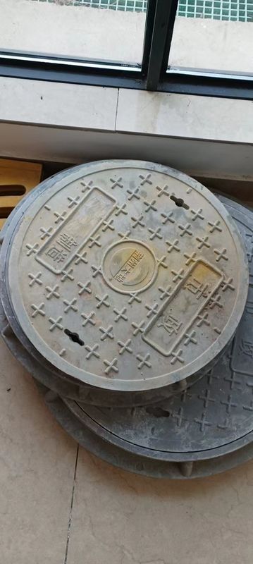 19.7 Inch Grey Fiberglass Circle Manhole Cover General Style Đối với xây dựng đường