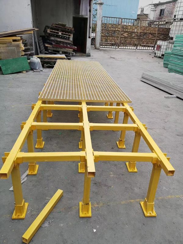 FRP Grating được sử dụng trong nền tảng hoặc lối đi trong 38 * 38 * 38mm với màu sắc và kích thước tùy chỉnh