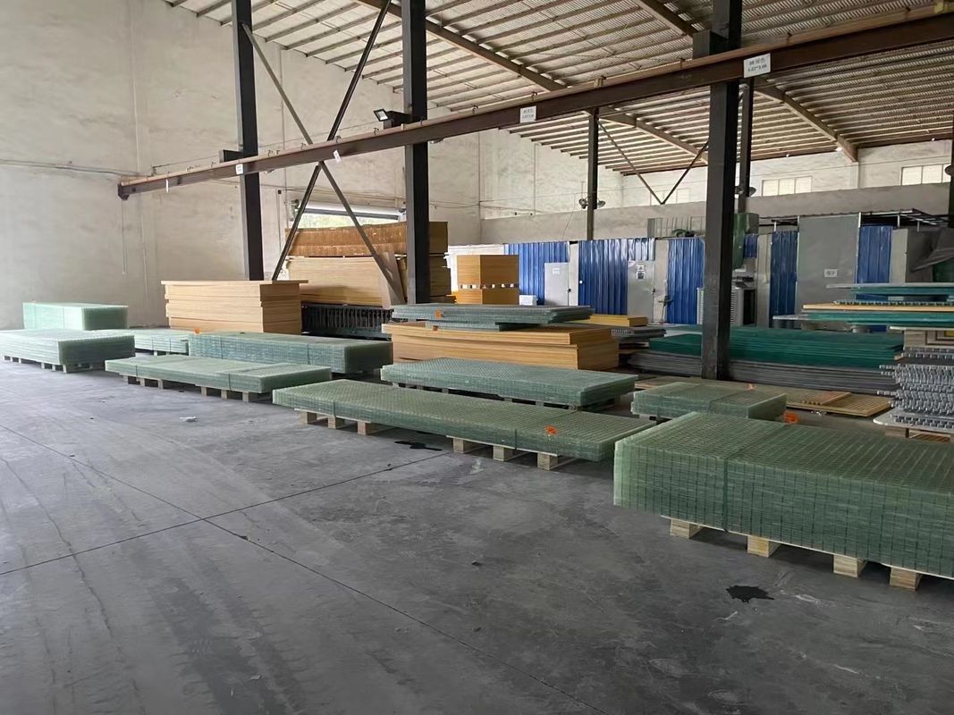 Pure Resin Grille FRP Grating Walkway Or Platform Use In 38*38*38mm Customized Panel Size (Số màu nhựa tinh khiết)